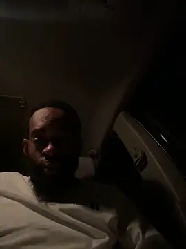 Snapshot of vaultclub chatting on 10.18.25 vaultclub online show from 10.18.25