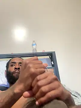 Snapshot of vaultclub chatting on 10.27.25 vaultclub online show from 10.27.25