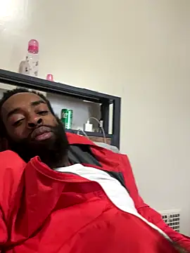 Snapshot of vaultclub chatting on 12.05.25 vaultclub online show from 12.05.25