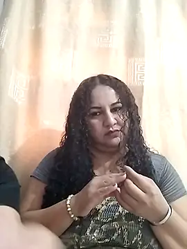 MEYBELLATINA online show from 10.15.25