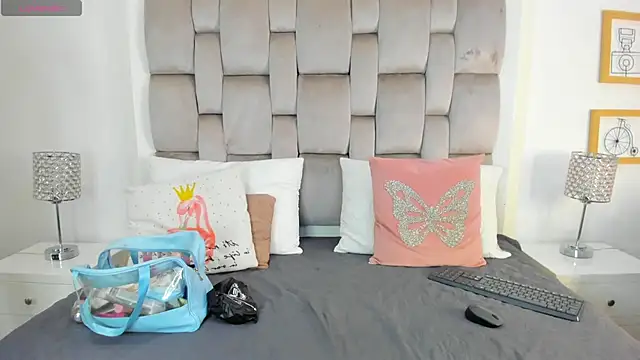 ChikiBom28 online show from 10.23.25