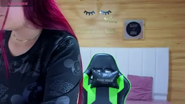 Snapshot of draviana_a_ chatting on 12.04.25 draviana a online show from 12.04.25