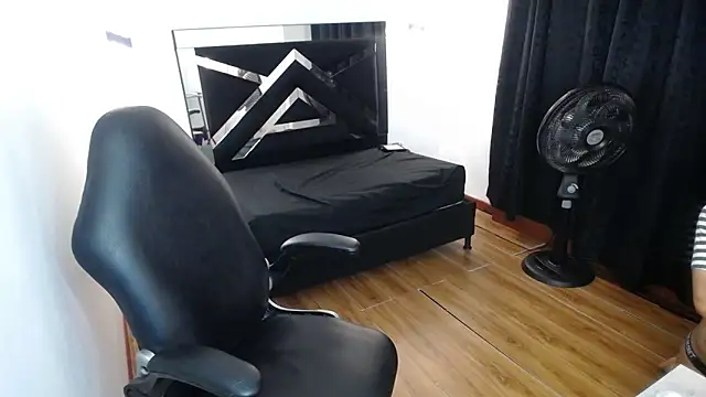 MarianaRojas  online show from 01.15.26