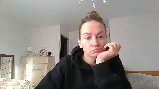 Snapshot of Thavione chatting on 02.09.26 Thavione online show from 02.09.26