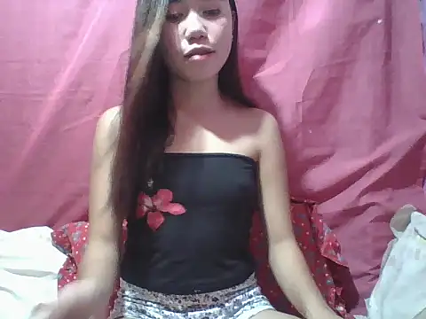 Snapshot of SweetPussie18x chatting on 03.27.26 SweetPussie18x online show from 03.27.26