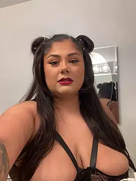 Snapshot of pmonie chatting on 10.27.25 pmonie online show from 10.27.25