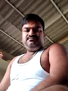 Snapshot of desiyouth94 chatting on 10.29.25 desiyouth94 online show from 10.29.25