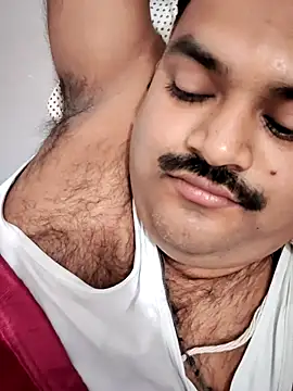 Snapshot of desiyouth94 chatting on 11.21.25 desiyouth94 online show from 11.21.25