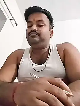 Snapshot of desiyouth94 chatting on 11.24.25 desiyouth94 online show from 11.24.25