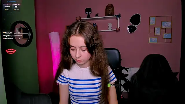 Snapshot of rebecca_smile chatting on 11.26.25 rebecca smile online show from 11.26.25