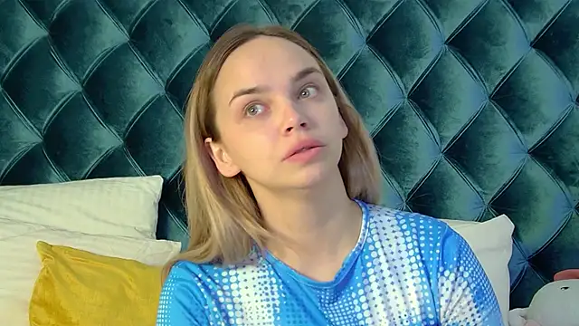 Snapshot of AnitaVenture chatting on 10.01.25 AnitaVenture online show from 10.01.25