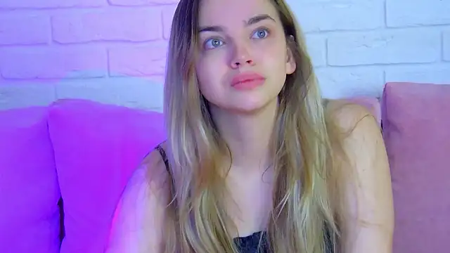 Snapshot of AnitaVenture chatting on 10.08.25 AnitaVenture online show from 10.08.25