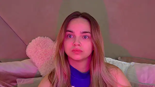 Snapshot of AnitaVenture chatting on 10.09.25 AnitaVenture online show from 10.09.25