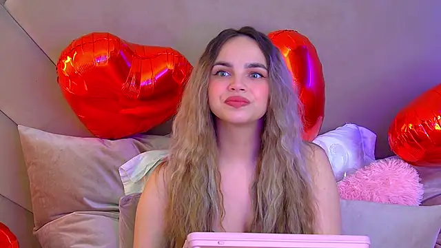 Snapshot of AnitaVenture chatting on 10.12.25 AnitaVenture online show from 10.12.25