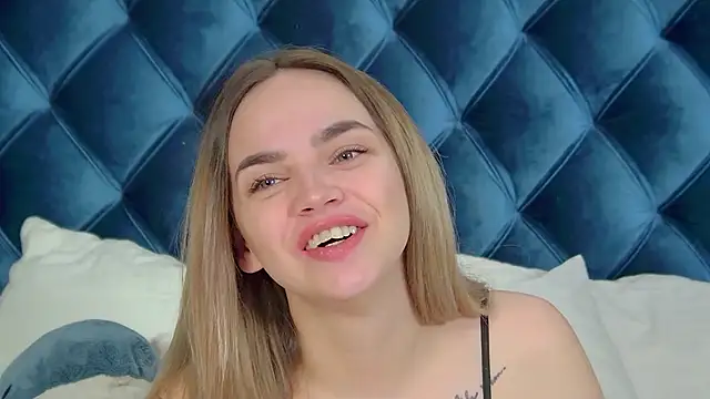 Snapshot of AnitaVenture chatting on 11.05.25 AnitaVenture online show from 11.05.25