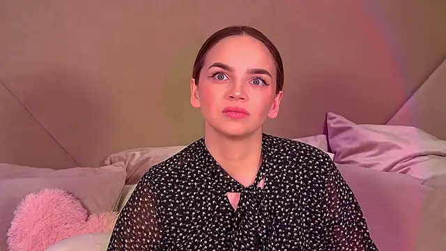 Snapshot of AnitaVenture chatting on 11.28.25 AnitaVenture online show from 11.28.25