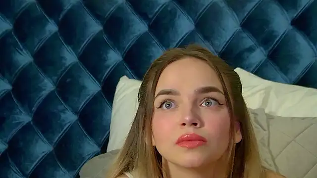 Snapshot of AnitaVenture chatting on 02.01.26 AnitaVenture online show from 02.01.26