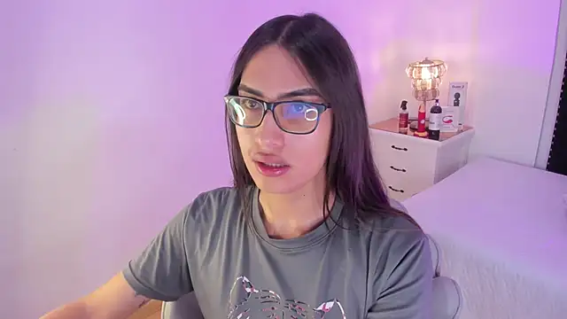 Snapshot of cherrylady_02 chatting on 10.04.25 cherrylady 02 online show from 10.04.25