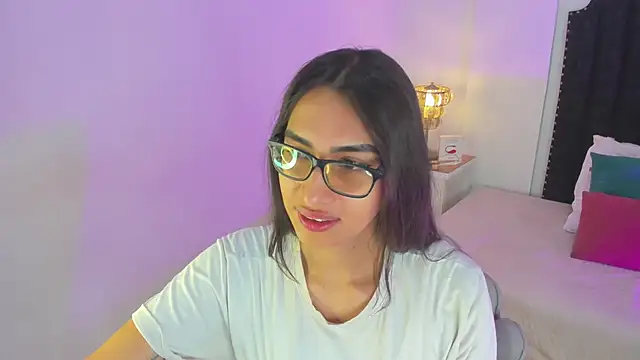 Snapshot of cherrylady_02 chatting on 10.12.25 cherrylady 02 online show from 10.12.25