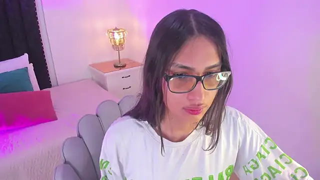 Snapshot of cherrylady_02 chatting on 10.22.25 cherrylady 02 online show from 10.22.25