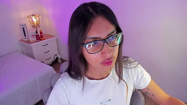 Snapshot of cherrylady_02 chatting on 10.23.25 cherrylady 02 online show from 10.23.25