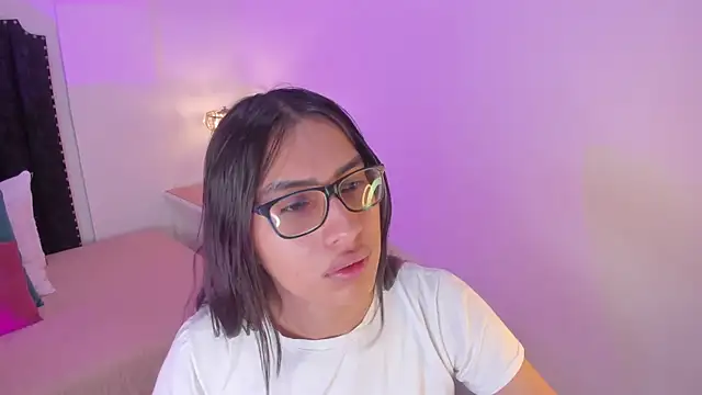 Snapshot of cherrylady_02 chatting on 10.26.25 cherrylady 02 online show from 10.26.25