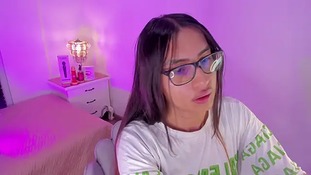 Snapshot of cherrylady_02 chatting on 11.06.25 cherrylady 02 online show from 11.06.25