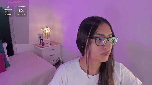 Snapshot of cherrylady_02 chatting on 11.14.25 cherrylady 02 online show from 11.14.25