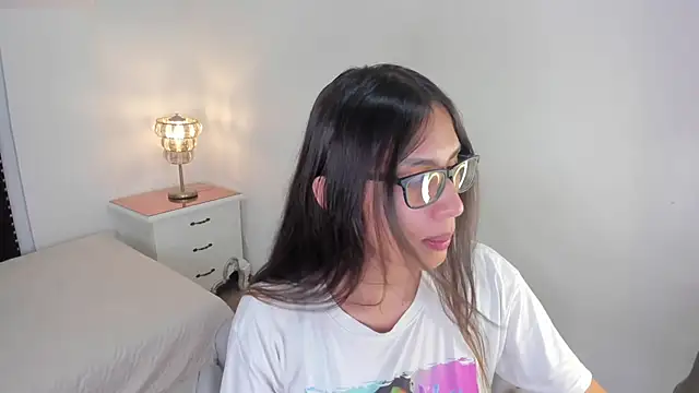 Snapshot of cherrylady_02 chatting on 11.15.25 cherrylady 02 online show from 11.15.25