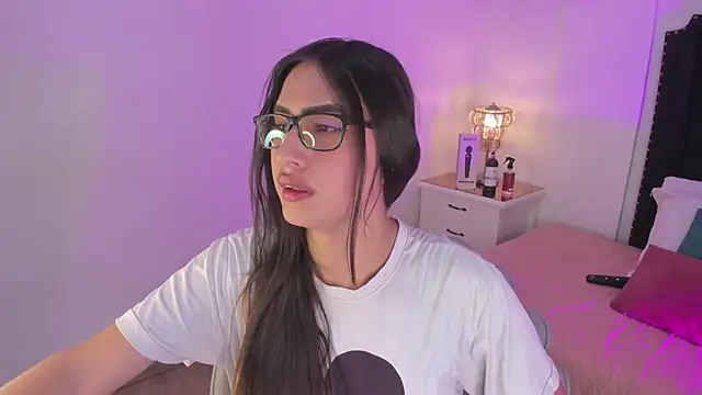 Snapshot of cherrylady_02 chatting on 11.20.25 cherrylady 02 online show from 11.20.25