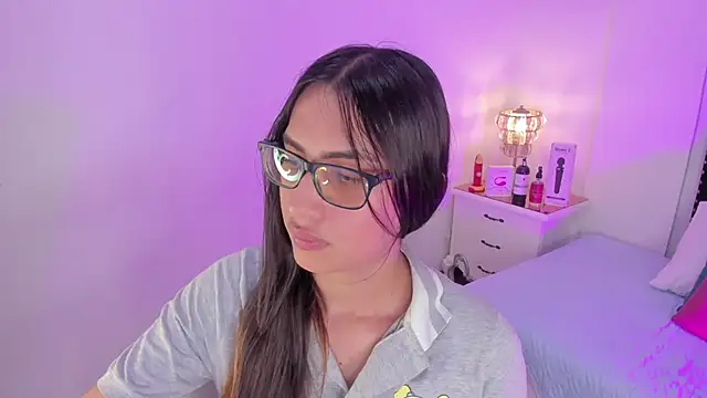 Snapshot of cherrylady_02 chatting on 11.22.25 cherrylady 02 online show from 11.22.25