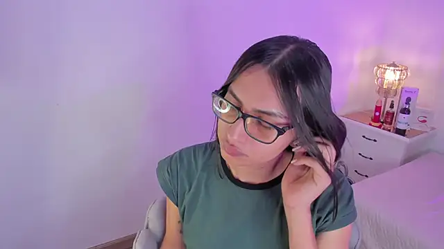 Snapshot of cherrylady_02 chatting on 11.25.25 cherrylady 02 online show from 11.25.25