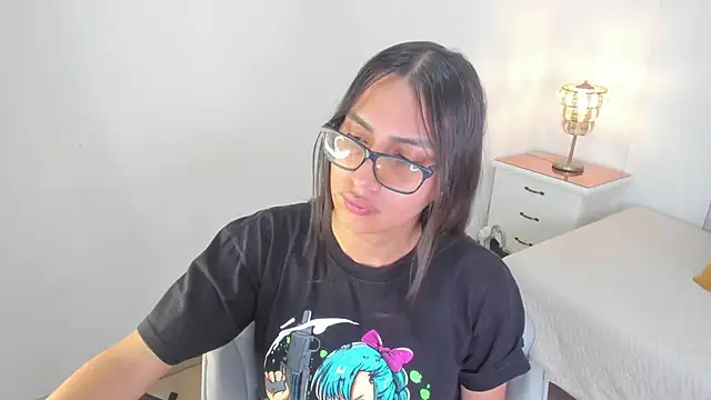 Snapshot of cherrylady_02 chatting on 11.30.25 cherrylady 02 online show from 11.30.25