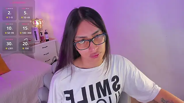 Snapshot of cherrylady_02 chatting on 12.04.25 cherrylady 02 online show from 12.04.25