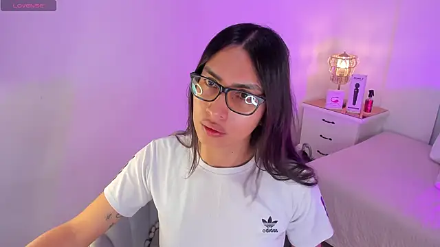 Snapshot of cherrylady_02 chatting on 12.05.25 cherrylady 02 online show from 12.05.25