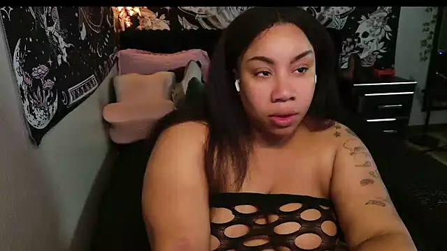 Snapshot of NeliaHexxen chatting on 07.13.26 NeliaHexxen online show from 07.13.26