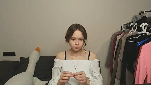 Snapshot of CandyPiggy chatting on 10.18.25 CandyPiggy online show from 10.18.25