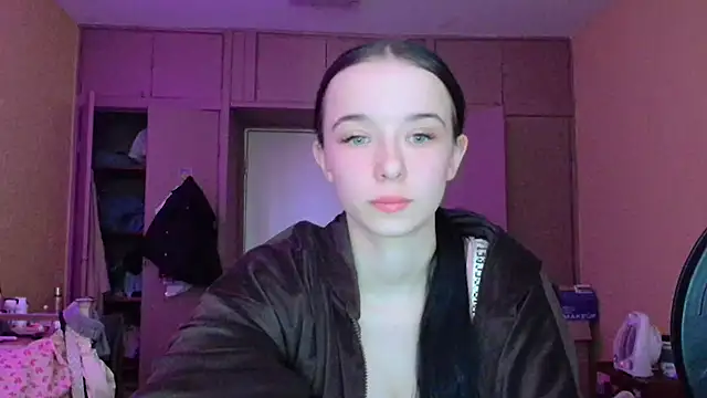 Emilia Light online show from 04.06.26