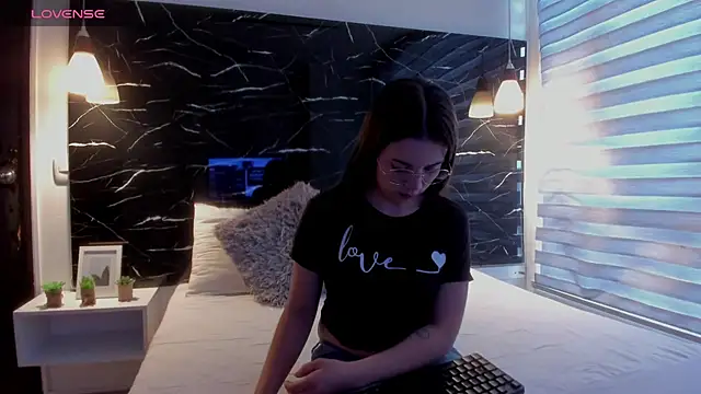 ZOE LE online show from 10.21.25