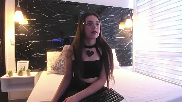 ZOE LE online show from 10.27.25