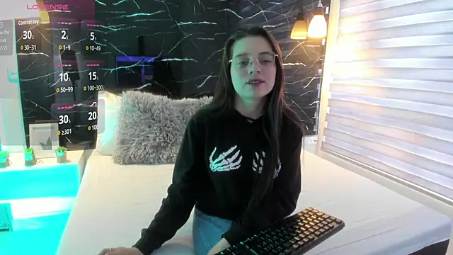 ZOE LE online show from 11.04.25