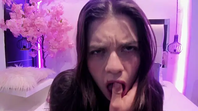 ZOE LE online show from 11.18.25