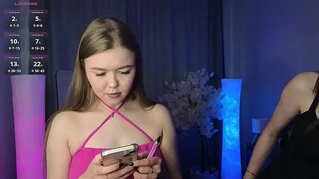 Snapshot of TwixieGuo chatting on 11.01.25 TwixieGuo online show from 11.01.25