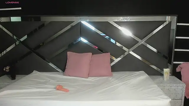 GabySweett  online show from 11.23.25