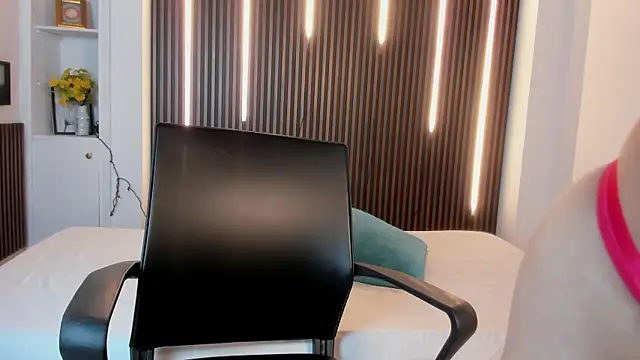 Caroline Millerr online show from 10.03.25