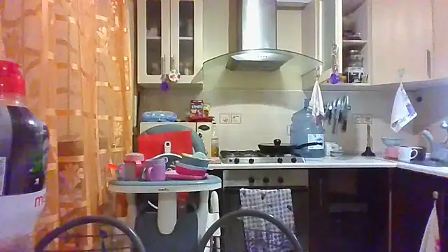 QueenMomyS online show from 10.18.25