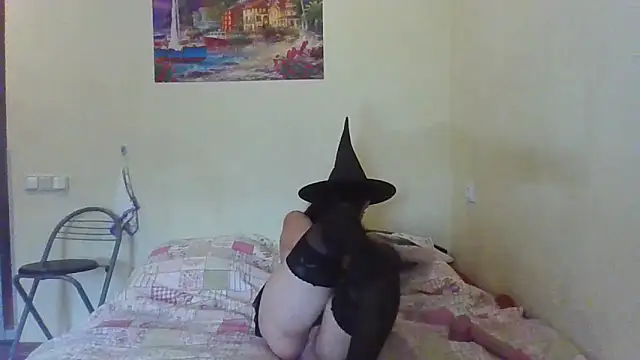 QueenMomyS online show from 10.31.25