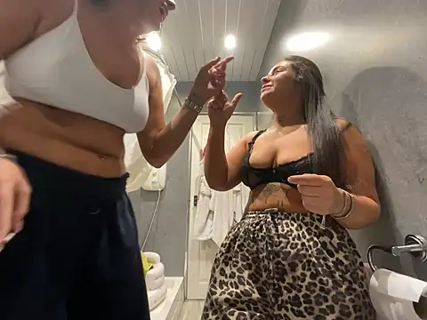 Snapshot of Playfulvixen25 chatting on 02.28.26 Playfulvixen25 online show from 02.28.26