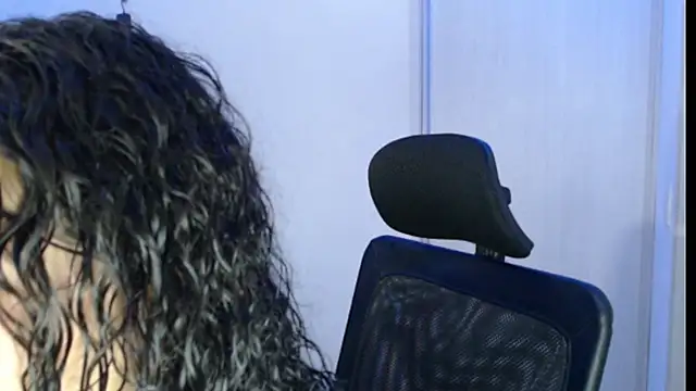 Ivonnybonn online show from 10.17.25