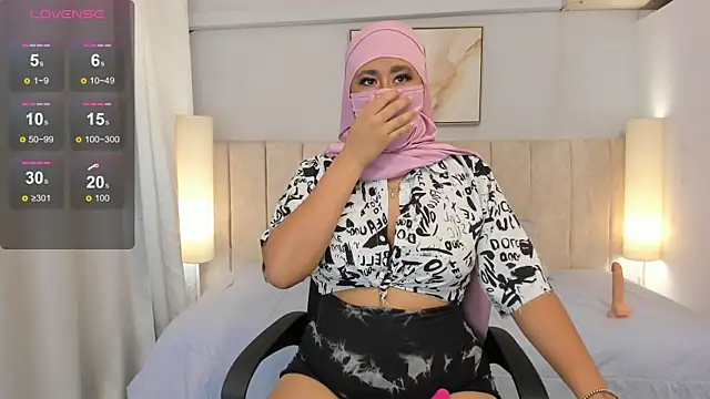 Snapshot of Ridwana_Haddad chatting on 09.29.25 Ridwana Haddad online show from 09.29.25